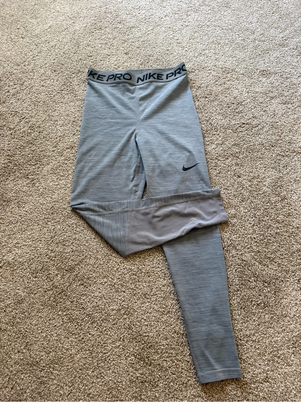 Women’s Nike Pro Dri fit leggings. Size small. Gray.